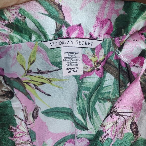 VS "satin" PJ set - Picture 2 of 4